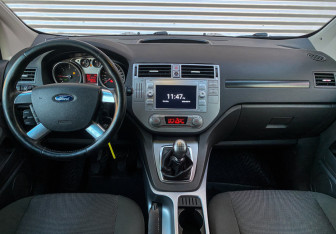 Подержанный автомобиль Ford Kuga 2011 года (11 фото)