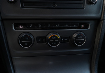 Подержанный автомобиль Volkswagen Golf Hatchback 2013 года (16 фото)