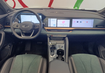 Подержанный автомобиль Geely Monjaro 2023 года (11 фото)