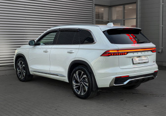 Подержанный автомобиль Geely Monjaro 2023 года (7 фото)