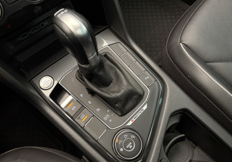 Подержанный автомобиль Volkswagen Tiguan 2018 года (15 фото)