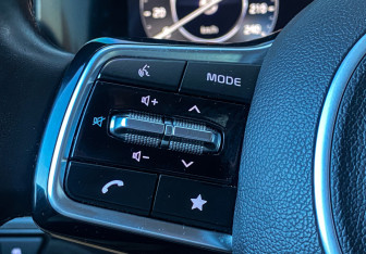 Подержанный автомобиль Kia Carnival 2022 года (34 фото)