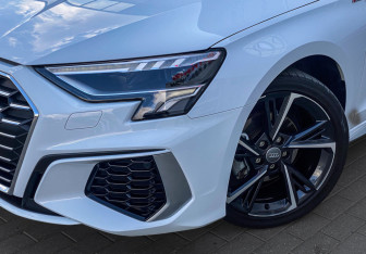 Подержанный автомобиль Audi A3 Hatchback 2021 года (4 фото)