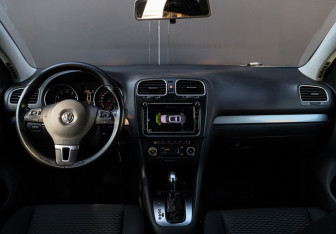 Подержанный автомобиль Volkswagen Golf Hatchback 2012 года (8 фото)