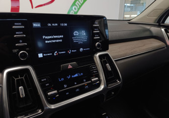 Подержанный автомобиль Kia Sorento 2022 года (23 фото)