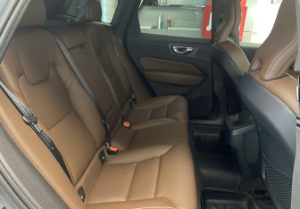 Подержанный автомобиль Volvo XC60 2021 года (8 фото)