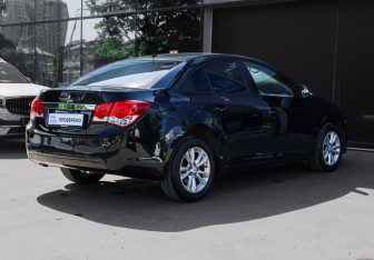 Подержанный автомобиль Chevrolet Cruze Sedan 2015 года (4 фото)