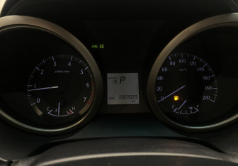 Подержанный автомобиль Toyota Land Cruiser Prado 2012 года (23 фото)