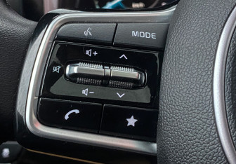 Подержанный автомобиль Kia Carnival 2020 года (25 фото)