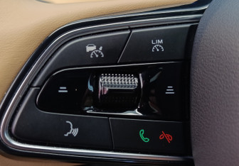 Подержанный автомобиль Geely Okavango 2023 года (25 фото)