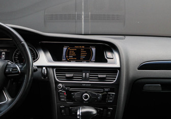 Подержанный автомобиль Audi A4 Sedan 2014 года (10 фото)