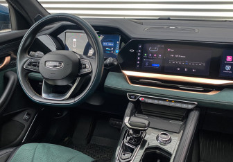 Подержанный автомобиль Geely Monjaro 2023 года (12 фото)