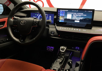 Подержанный автомобиль Toyota Camry Sedan 2024 года (10 фото)