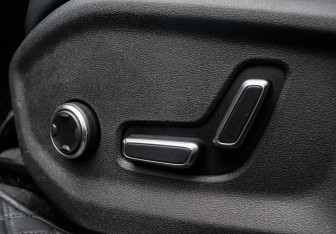 Подержанный автомобиль Geely Monjaro 2023 года (20 фото)