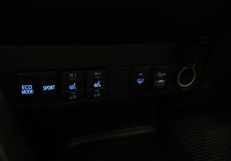 Подержанный автомобиль Toyota RAV4 2016 года (16 фото)