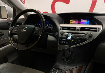 Подержанный автомобиль Lexus RX 2009 года (11 фото)