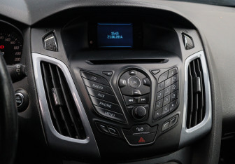 Подержанный автомобиль Ford Focus Wagon 2012 года (14 фото)