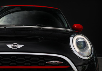 Подержанный автомобиль MINI Hatch 2016 года (31 фото)