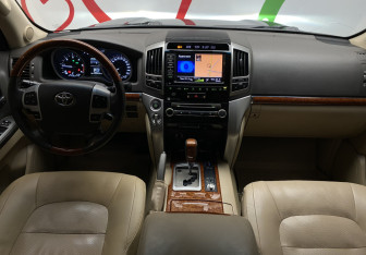 Подержанный автомобиль Toyota Land Cruiser Suv 2012 года (7 фото)