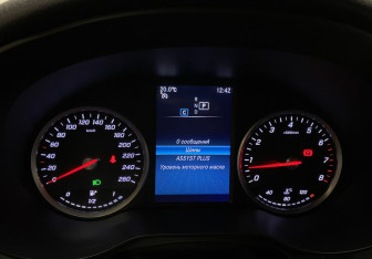 Подержанный автомобиль Mercedes-Benz GLC Coupe 2021 года (21 фото)