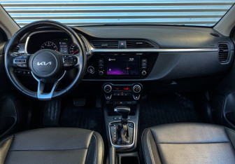 Подержанный автомобиль Kia Rio Hatchback 2021 года (13 фото)