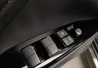 Подержанный автомобиль Toyota Camry Sedan 2022 года (17 фото)