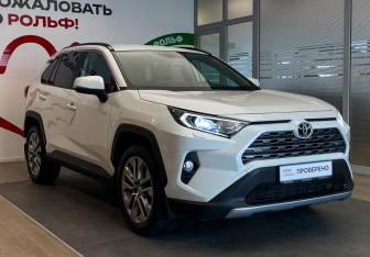 Подержанный автомобиль Toyota RAV4 2021 года (3 фото)