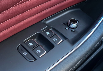 Подержанный автомобиль Hongqi HS5 2024 года (16 фото)