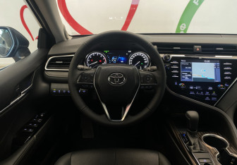 Подержанный автомобиль Toyota Camry Sedan 2020 года (12 фото)
