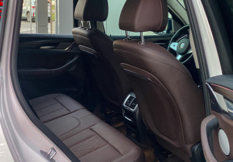 Подержанный автомобиль BMW X3 2024 года (12 фото)
