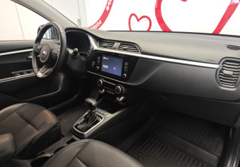 Подержанный автомобиль Kia Rio Hatchback 2021 года (7 фото)
