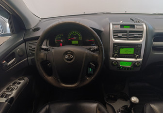 Подержанный автомобиль Kia Sportage 2009 года (10 фото)