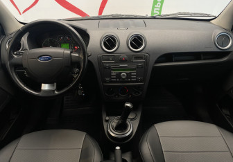Подержанный автомобиль Ford Fusion 2007 года (10 фото)