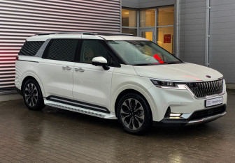 Подержанный автомобиль Kia Carnival 2020 года (3 фото)