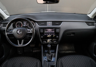 Подержанный автомобиль Skoda Octavia Liftback 2017 года (9 фото)