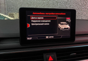 Подержанный автомобиль Audi A4 Sedan 2018 года (22 фото)