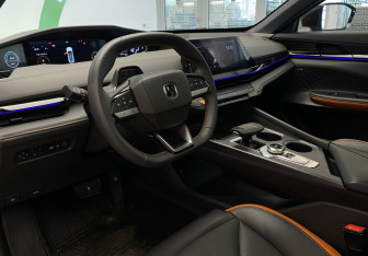Подержанный автомобиль Changan UNI-V 2023 года (16 фото)