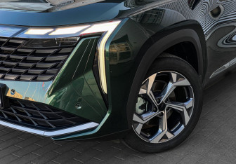 Подержанный автомобиль Geely Atlas 2024 года (4 фото)