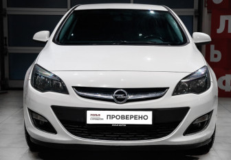 Подержанный автомобиль Opel Astra Hatchback 2014 года (2 фото)