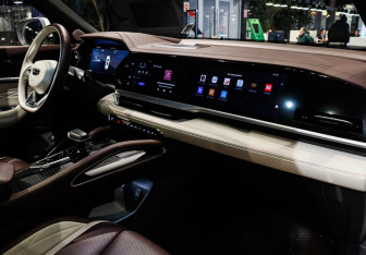 Подержанный автомобиль Geely Monjaro 2023 года (7 фото)