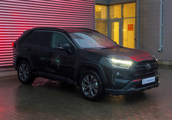 Подержанный автомобиль Toyota RAV4 2025 года (3 фото)