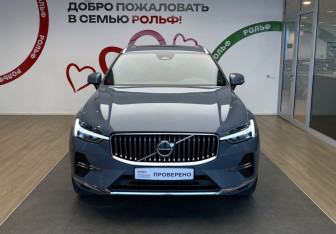 Подержанный автомобиль Volvo XC60 2021 года (2 фото)