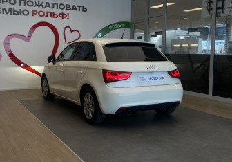 Подержанный автомобиль Audi A1 2014 года (6 фото)