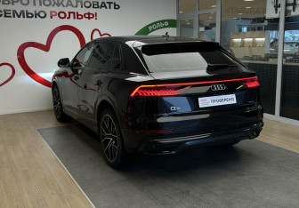 Подержанный автомобиль Audi Q8 2020 года (6 фото)