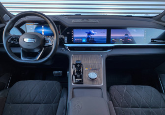 Подержанный автомобиль Geely Monjaro 2025 года (13 фото)