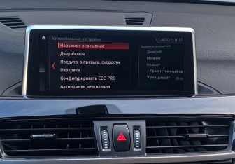 Подержанный автомобиль BMW X1 2020 года (21 фото)