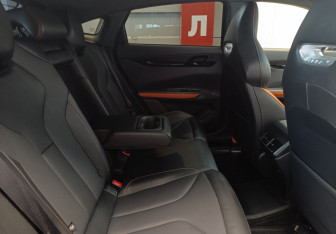 Подержанный автомобиль Changan UNI-V 2024 года (8 фото)