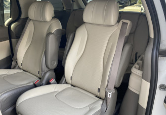 Подержанный автомобиль Kia Carnival 2021 года (17 фото)