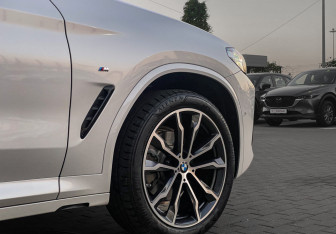 Подержанный автомобиль BMW X3 2024 года (5 фото)