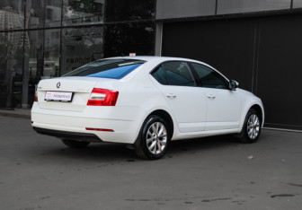 Подержанный автомобиль Skoda Octavia Liftback 2017 года (4 фото)